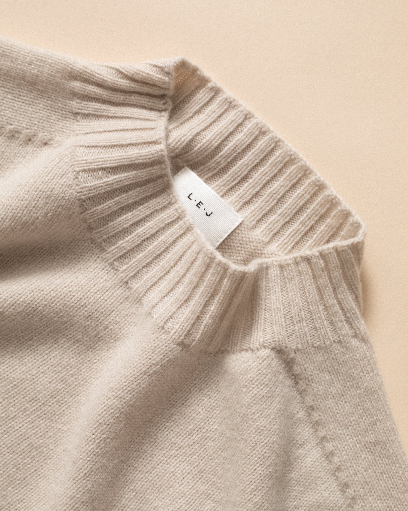 KN-00001-WS0 - Shadow Patch Mock Neck - Image 4
